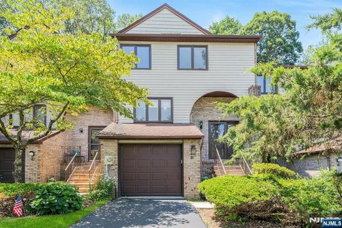 16 Valley Forge Ln, Morris Plains, NJ, 07950-3416 | Card Image