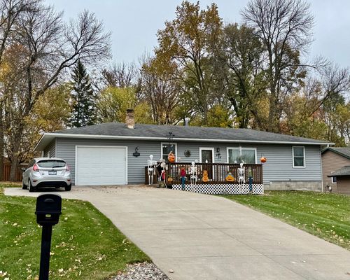235 11th St Nw, Milaca, MN, 56353-1752 | Card Image