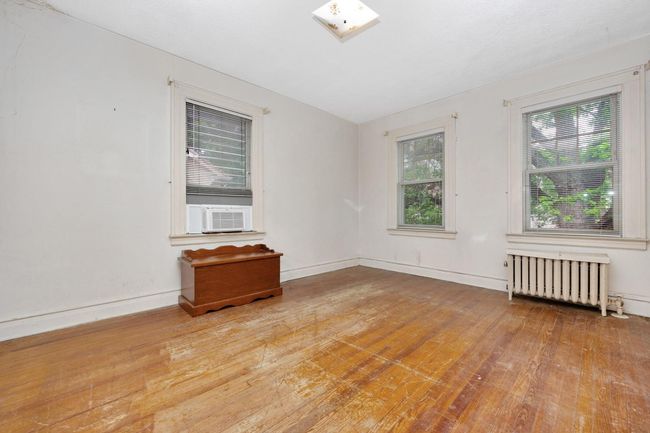 88 79 Th Ave, House other with 3 bedrooms, 2 bathrooms and 1 parking in Glendale NY | Image 14