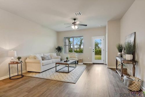 17455 Berkshire Dr, Prairieville, LA, 70769-5690 | Card Image