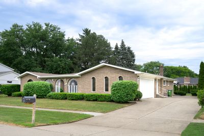 47336 Westlake Drive, House other with 4 bedrooms, 3 bathrooms and null parking in Utica MI | Image 3