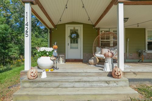 11401 Hibner Road, Hartland Township, MI, 48353 | Card Image