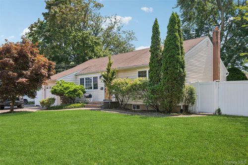 42 Lexington Ave, West Babylon, NY, 11704-4803 | Card Image