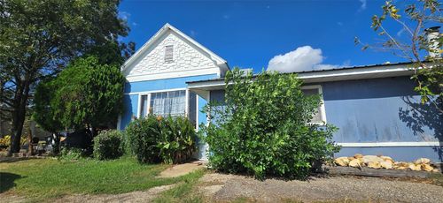 807 N Manse Ave, Giddings, TX, 78942-1415 | Card Image