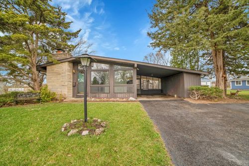 209 Sharon Ln, North Aurora, IL, 60542-1235 | Card Image