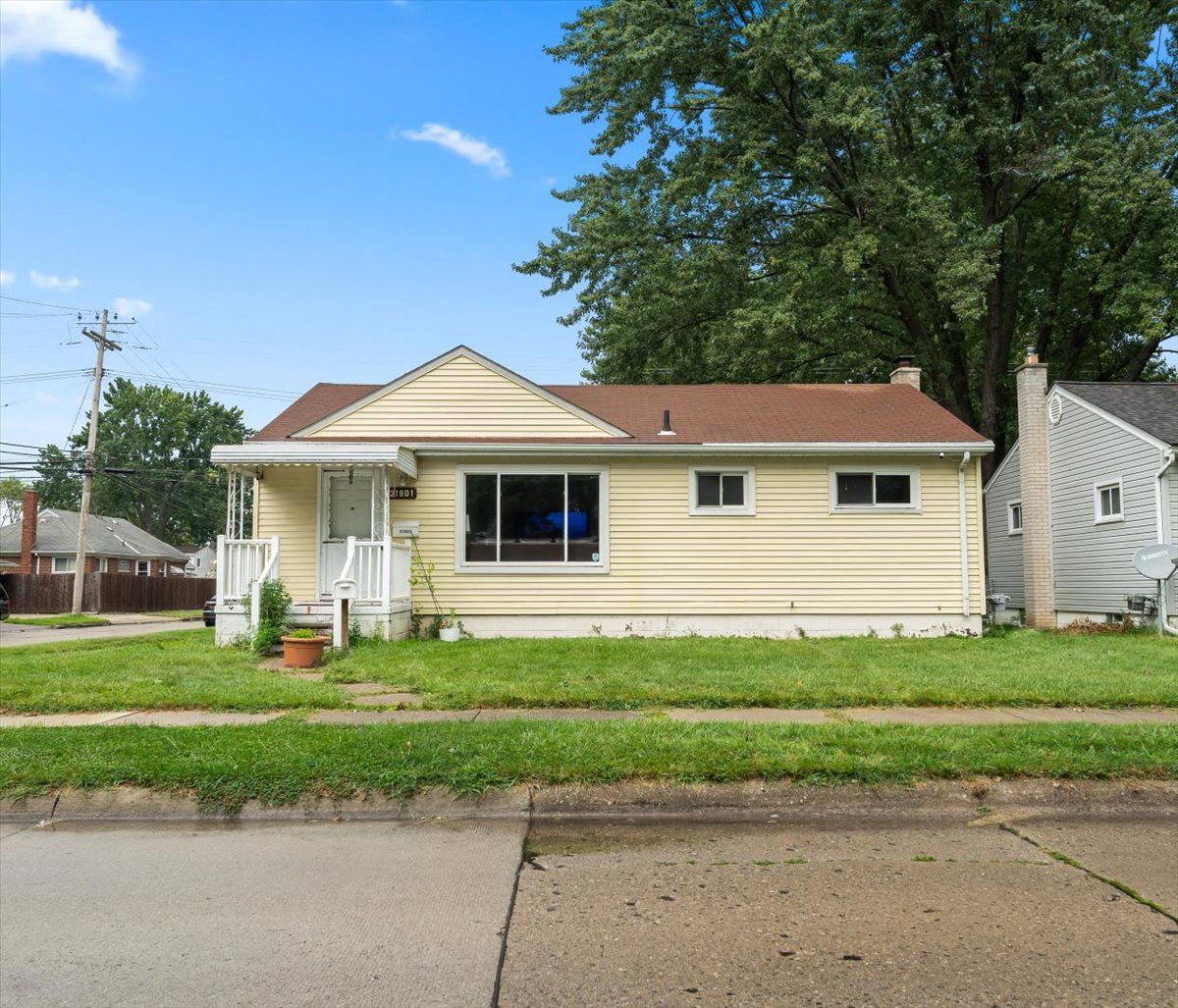 Avalon St, Saint Clair Shores, MI 48080