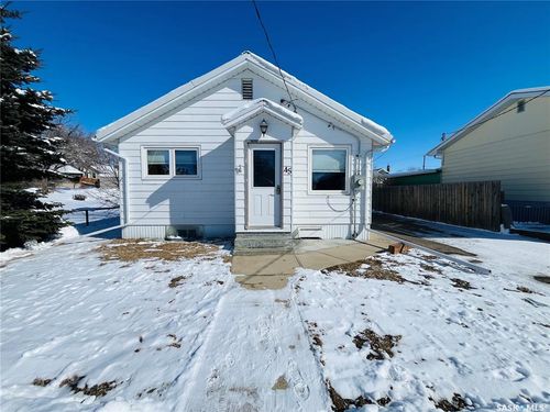 45 6th Ave Ne, Swift Current, SK, S9H2L8 | Card Image