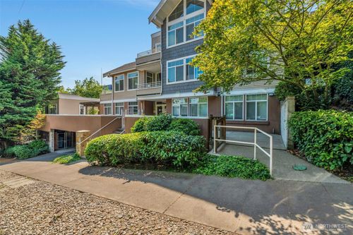 apt-402-611 Highland Dr, Seattle, WA, 98109-3459 | Card Image