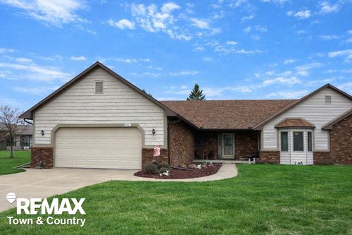 6112 Oak Creek Dr, Swartz Creek, MI, 48473-8870 | Card Image