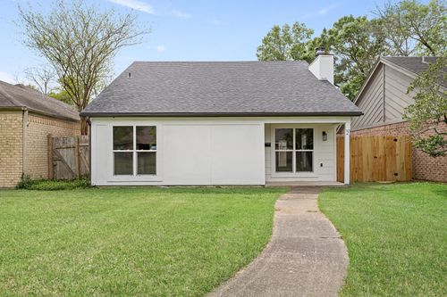 2 Sandelwood Trl, Beaumont, TX, 77706-7847 | Card Image