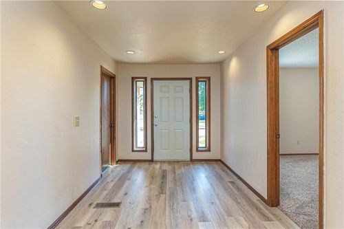 904 Oakwood Drive, Yukon, OK, 73099 | Card Image