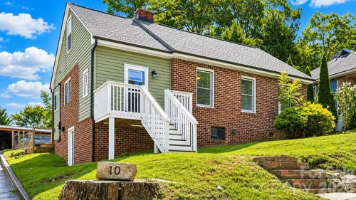 10 Enka Oak St, Candler, NC, 28715-7904 | Card Image
