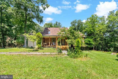 819 Packing House Rd, BERKELEY SPRINGS, WV, 25411-4066 | Card Image