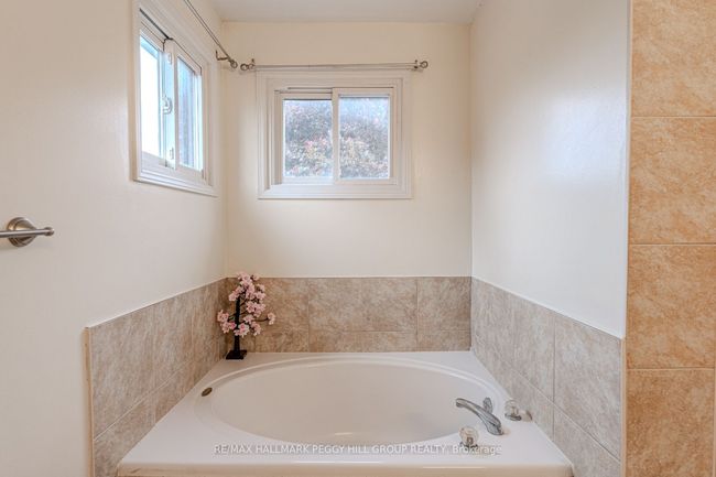 188 Kozlov St, House other with 4 bedrooms, 3 bathrooms and 3 parking in Barrie ON | Image 14