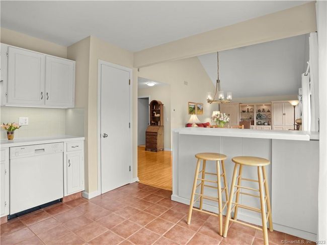 Kitchen with breakfast bar | Image 13