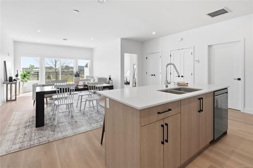 301-7057 Central Saanich Rd, Saanichton, BC, V8M1Y3 | Card Image