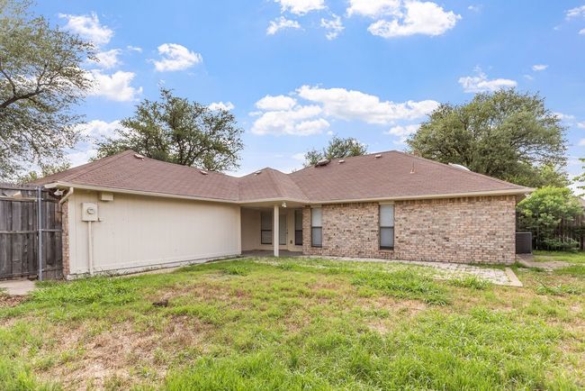 1906 Lavaca Trl, House other with 3 bedrooms, 2 bathrooms and null parking in Carrollton TX | Image 20