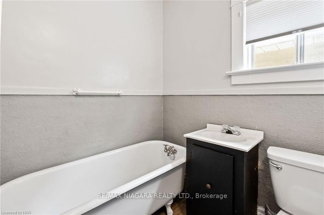 22 Blair Cres, House other with 3 bedrooms, 2 bathrooms and 2 parking in Saint Catharines ON | Image 16