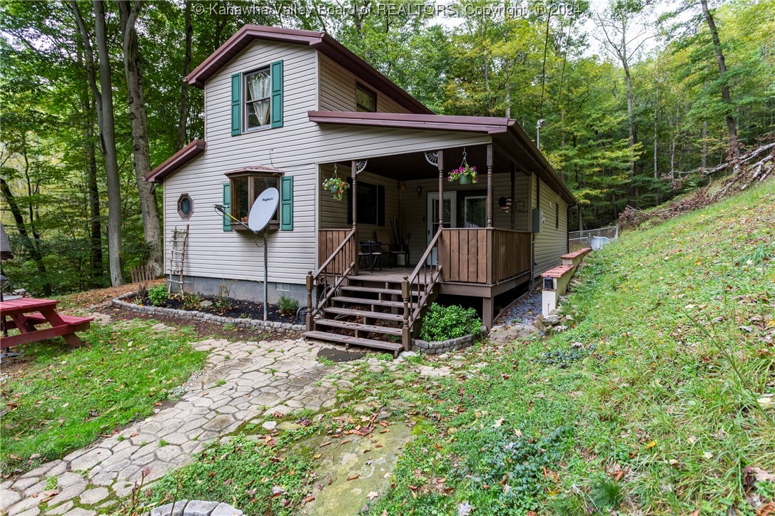 Fabens Dr, Elkview, WV 25071