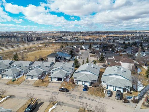 4-33 Stonegate Dr Nw, Airdrie, AB, T4B2V9 | Card Image