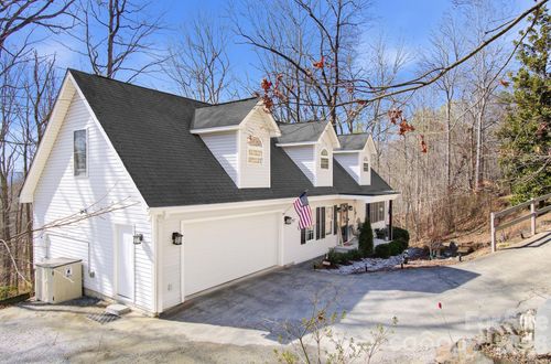 92 Willow Bnd, Hendersonville, NC, 28792-9876 | Card Image