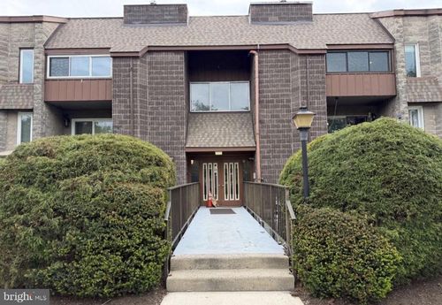 111 Leedom Way, NEWTOWN, PA, 18940-2327 | Card Image