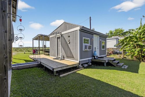83 County Road 299, Bay City, TX, 77414-4498 | Card Image