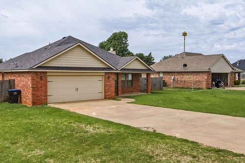 224 W Comanche Ave, Cashion, OK, 73016-9445 | Card Image