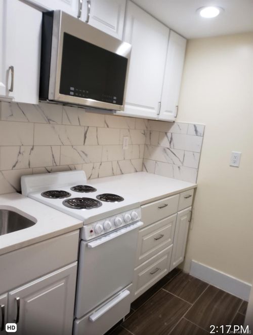 18 Pitcher St, West Babylon, NY, 11704-1921 | Card Image