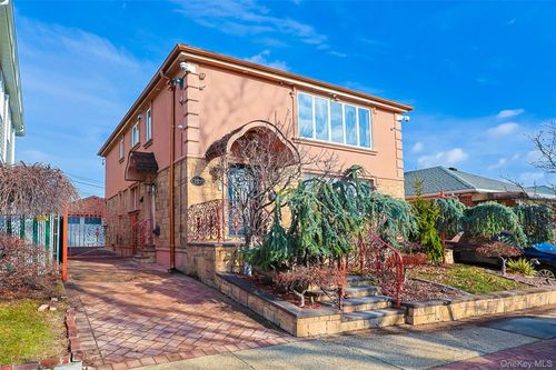 157 16th Ave, Whitestone, NY, 11357-3218 | Card Image