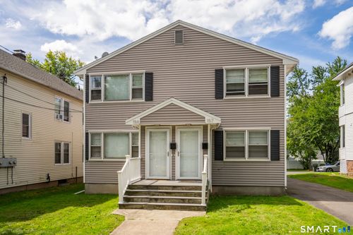 157 Quaker Ln S, West Hartford, CT, 06119-1635 | Card Image