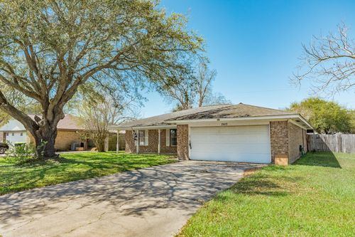 3413 Glen Haven Dr, Bay City, TX, 77414-6921 | Card Image