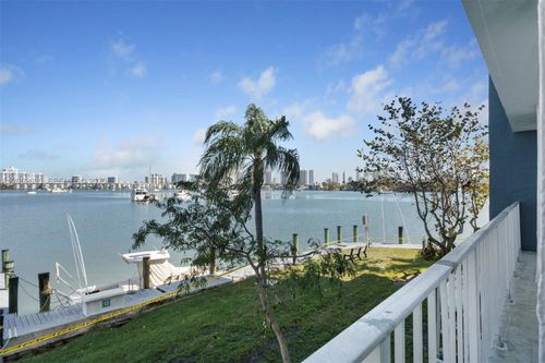 2g-16558 Ne 26th Ave, North Miami Beach, FL, 33160-4018 | Card Image