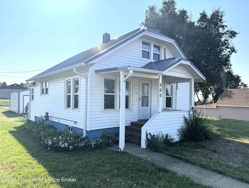 200 10th Street S, Hettinger, ND, 58639 | Card Image