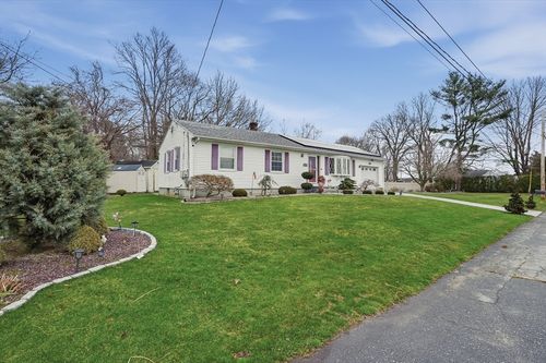 572 Bartlett St, Acushnet, MA, 02743-2679 | Card Image