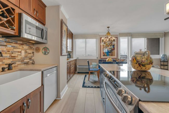 APT-2009 - 100 Manhattan Ave, Home with 2 bedrooms, 2 bathrooms and null parking in Union City NJ | Image 10
