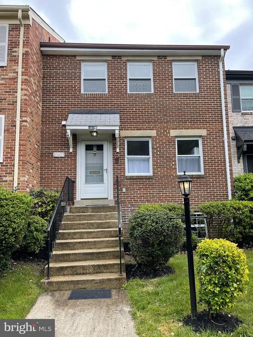 10407 Courthouse Dr, FAIRFAX, VA, 22030-3617 | Card Image