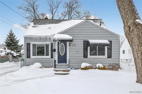 1009 Pasadena Ave, Niagara Falls, NY, 14304-2538 | Card Image