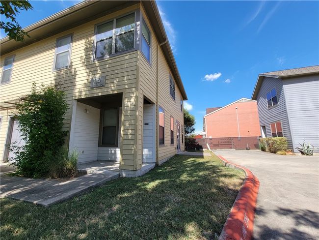 APT-1401 - 1201 Grove Blvd, Condo with 3 bedrooms, 3 bathrooms and 2 parking in Austin TX | Image 21