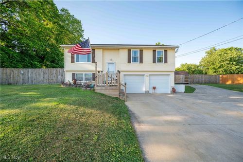341 E Lake St, Ravenna, OH, 44266-3427 | Card Image