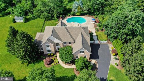 24 Montfort Dr, Belle Mead, NJ, 08502-4805 | Card Image