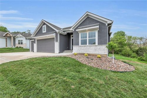 502 E Seventh St, Smithville, MO, 64089-5500 | Card Image