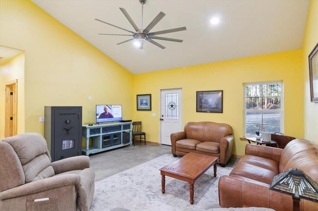 13052 Fm 1818, House other with 3 bedrooms, 2 bathrooms and null parking in Huntington TX | Image 8