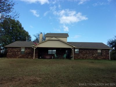 Front of home with covered front porch | Image 1