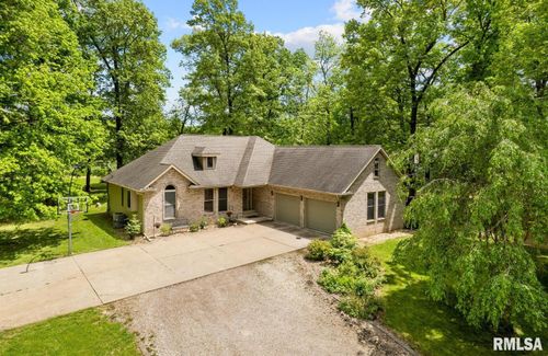 8620 Velma Ct, Hopedale, IL, 61747-9222 | Card Image