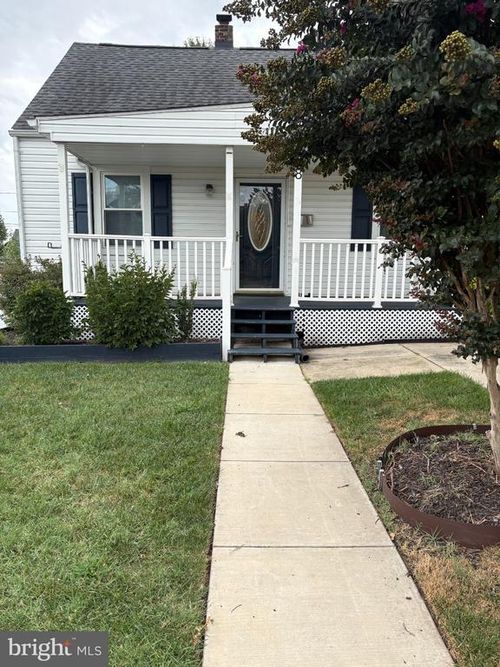 8 Plateau Rd, ESSEX, MD, 21221-7030 | Card Image
