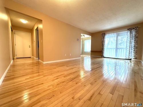 apt-1c-31 Woodsedge Dr, Newington, CT, 06111-4270 | Card Image