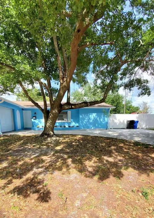 2604 Campus Hill Dr, TAMPA, FL, 33612-4723 | Card Image