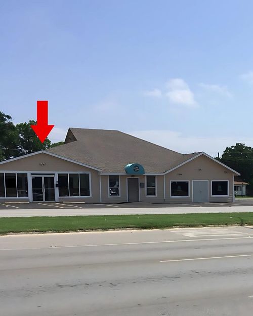 5825 E Lancaster Ave, Fort Worth, TX, 76112-6579 | Card Image