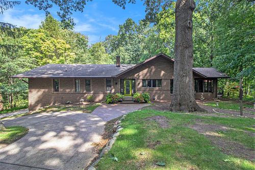 5595 Mountain Rd, Brighton, MI, 48116-7713 | Card Image